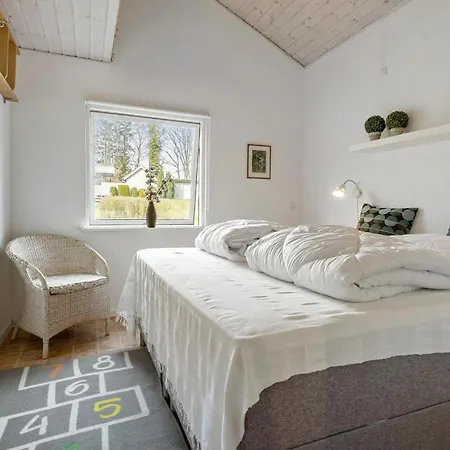 3 Bedroom Beautiful In Allingåbro