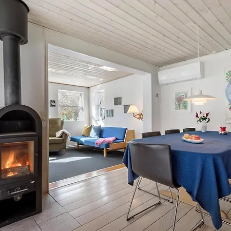 3 Bedroom Beautiful In Semesterbostad Allingåbro