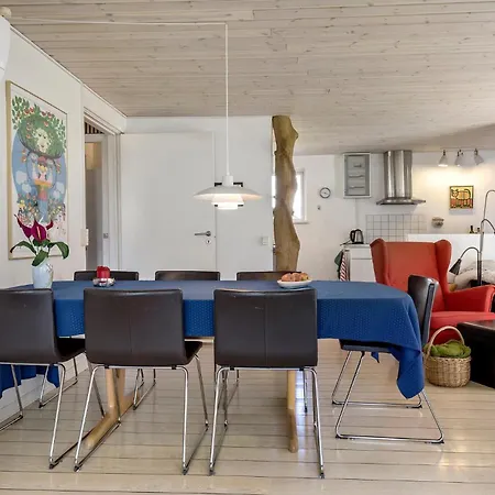 3 Bedroom Beautiful In Prázdninový dům