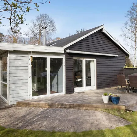 3 Bedroom Beautiful In Allingåbro