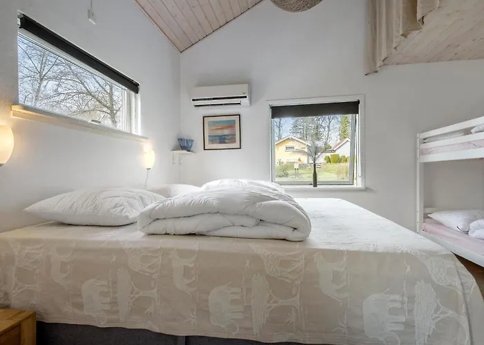 3 Bedroom Beautiful In Allingåbro