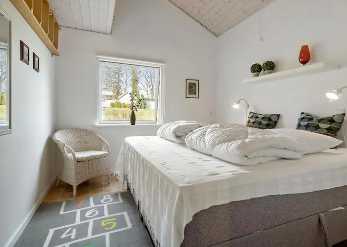 3 Bedroom Beautiful In Allingåbro