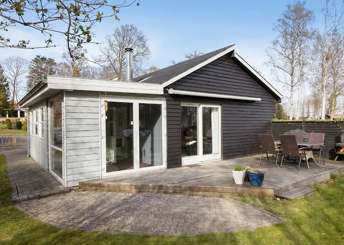 3 Bedroom Beautiful In Allingåbro